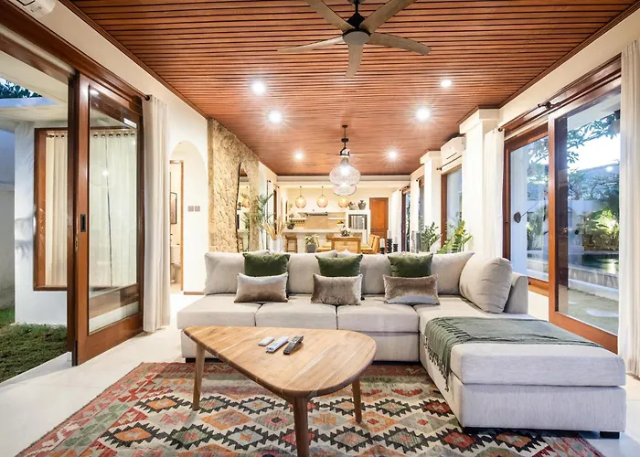 Сasa de vacaciones Colonial-Style 4Br Villa, 400M To Canggu Beach