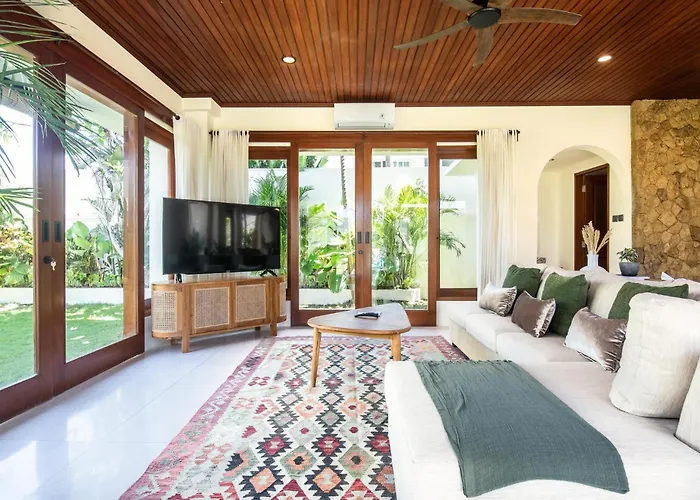 Luxury 4br Haven, 3min To Canggu's Elegance Ferienhaus