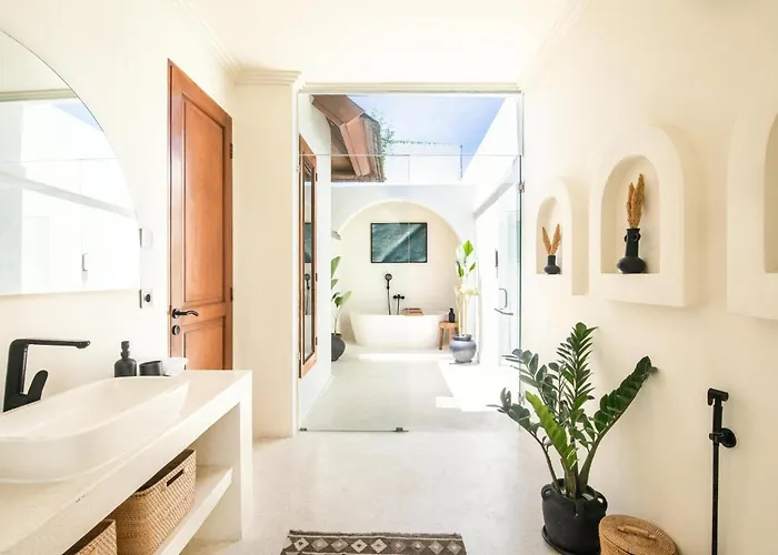 Luxury 4br Haven, 3min To Canggu's Elegance Ferienhaus Canggu