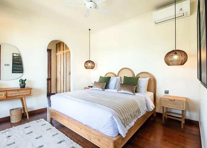 Luxury 4br Haven, 3min To Canggu's Elegance Ferienhaus