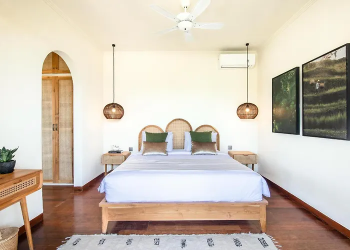 Newly Renovated 4Br Villa 400M To Canggu Beach بيت للعطل *