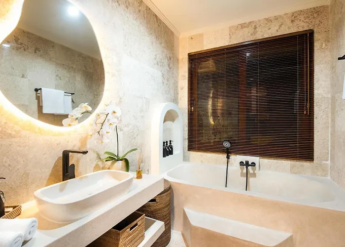 Сasa de vacaciones Colonial-Style 4Br Villa, 400M To Canggu Beach *