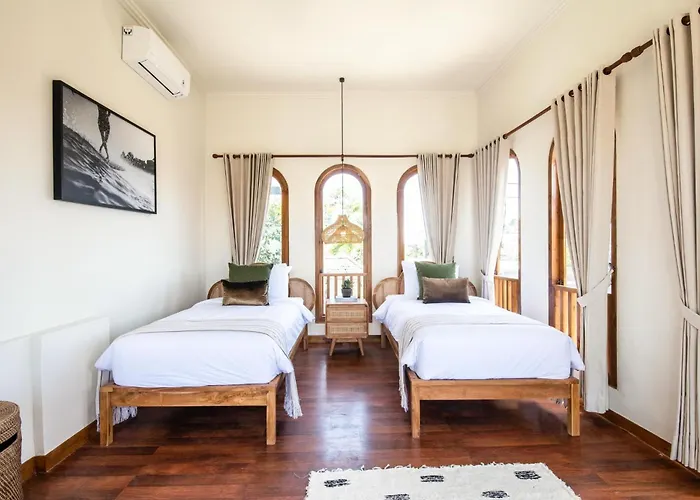 Luxury 4br Haven, 3min To Canggu's Elegance *